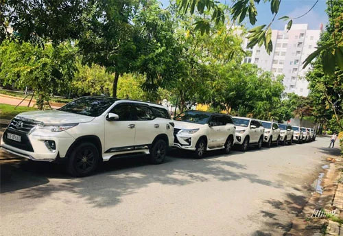 Dòng xe taxi 7 chỗ tiện nghi phục vụ khách tại Long Xuyên