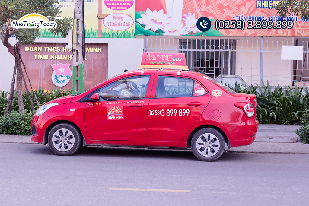 Dòng xe taxi Bình Minh Nha Trang với màu sắc đặc trưng