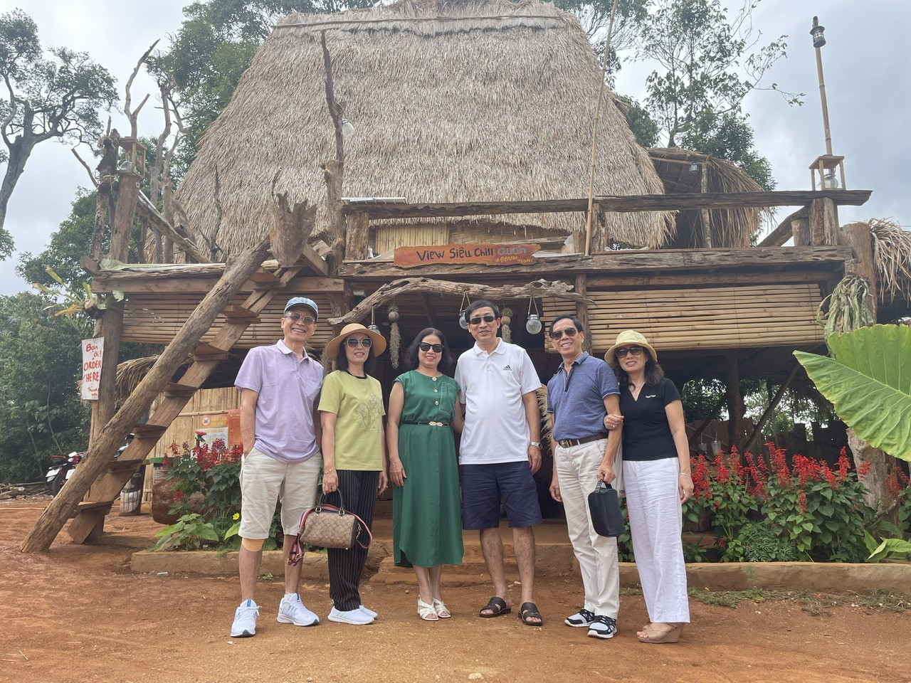 Du khách check-in tại điểm du lịch Măng Đen Kon Tum gần Gia Lai