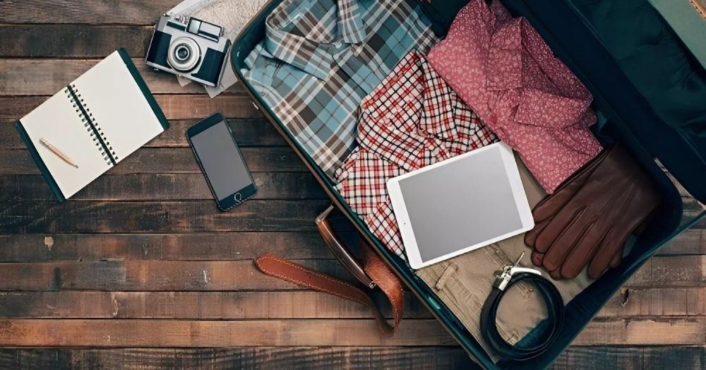Du khách chuẩn bị balo và trang phục phù hợp cho chuyến tham quan Gò Đá