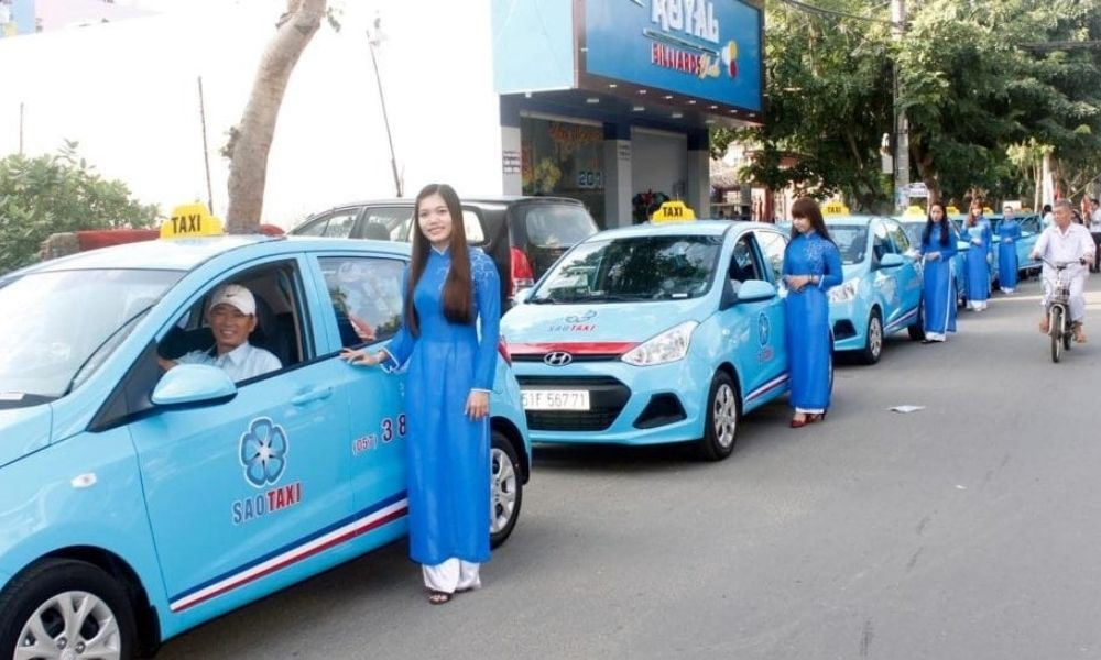 Du khách dễ dàng bắt taxi Sao Phú Yên