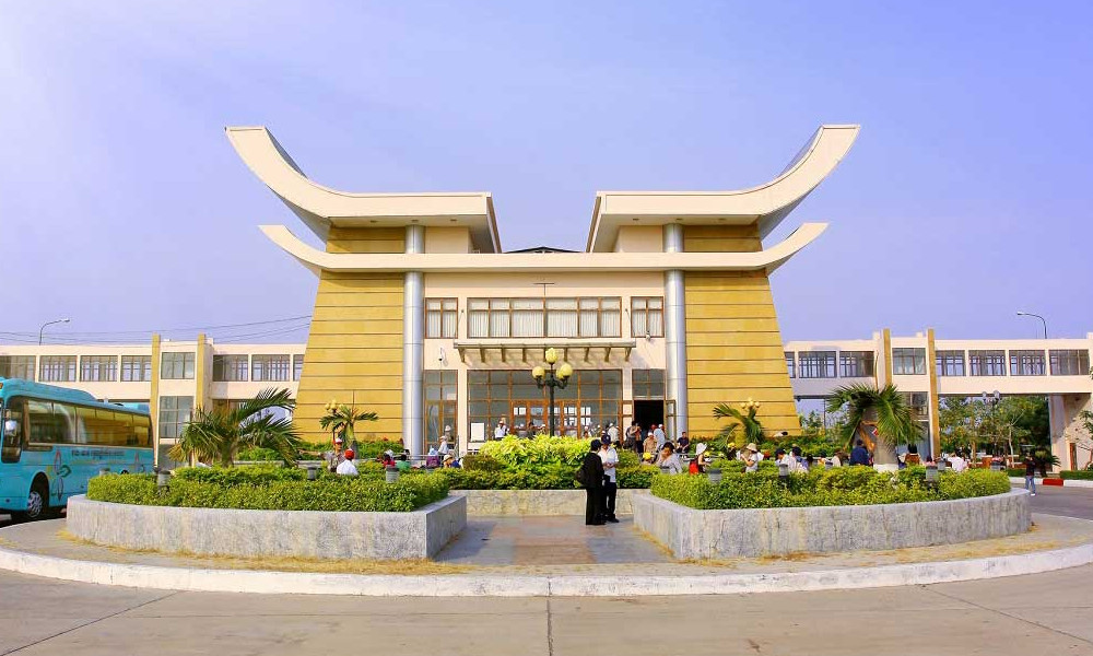 Du khách phượt Campuchia tự túc qua cửa khẩu Mộc Bài