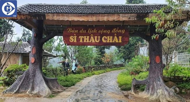 Du khách trải nghiệm dù lượn trên bầu trời Sì Thâu Chải