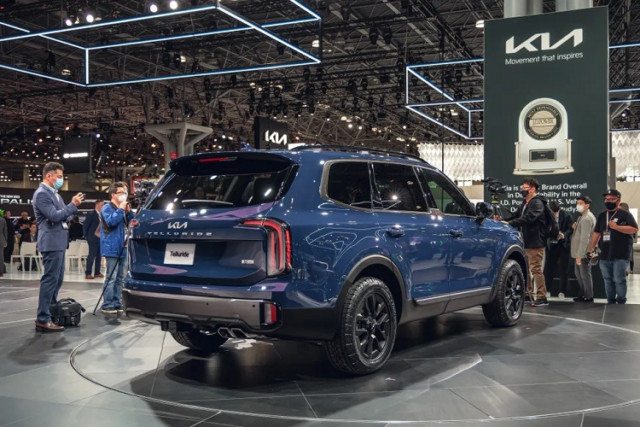 Đuôi xe Kia Telluride 2025 với đèn hậu LED đặc trưng