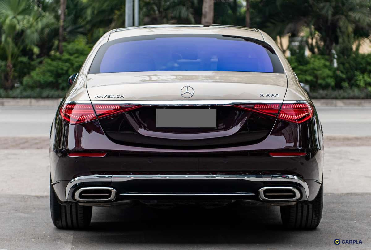 Đuôi xe Maybach S680 với cụm đèn hậu tinh tế