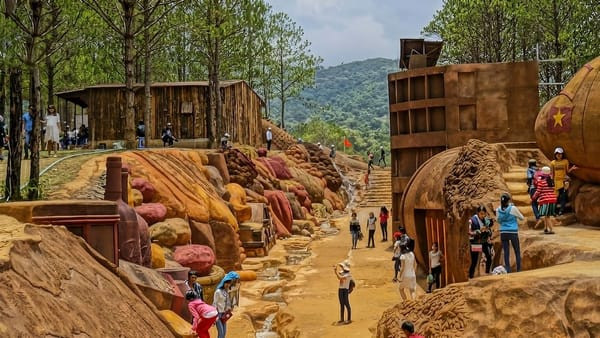 Đường hầm điêu khắc nghệ thuật độc đáo tại Đà Lạt