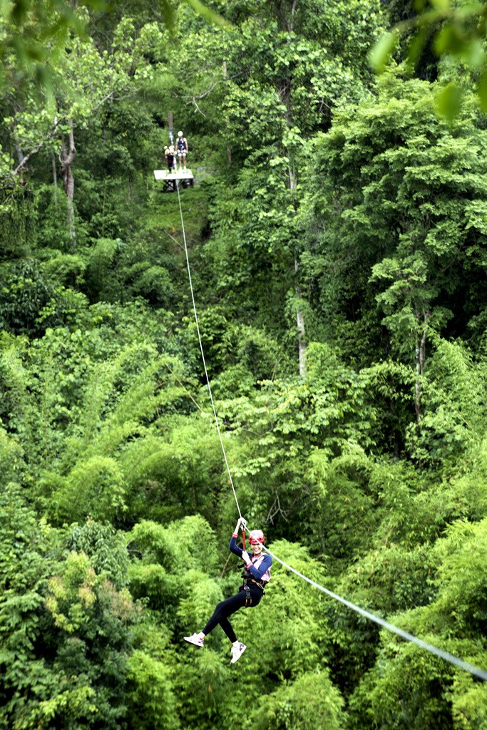 Đường trượt Zipline tại Madagui Forest City, Lâm Đồng mang lại trải nghiệm đu dây an toàn qua rừng