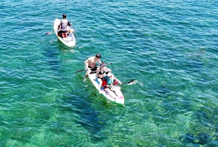 Trải nghiệm chèo kayak quanh các ghềnh đá tại Eo Gió Kỳ Co