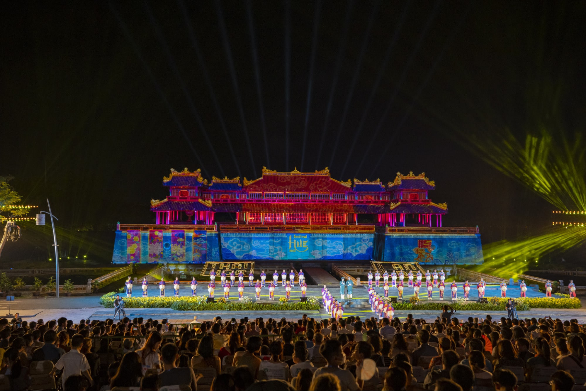 Festival Huế thu hút khách du lịch, cần taxi để di chuyển