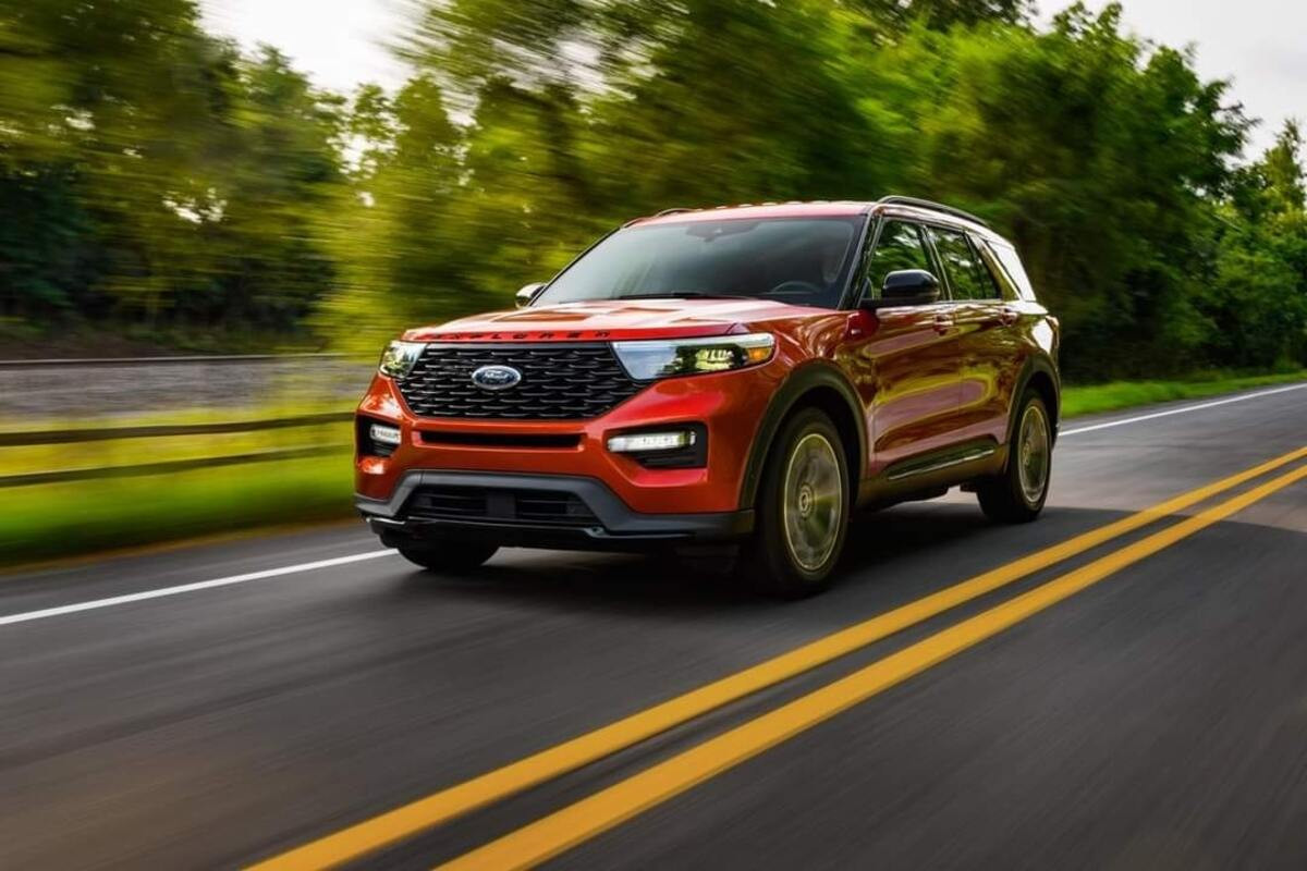 Ford Explorer 2023 đang vận hành êm ái trên đường