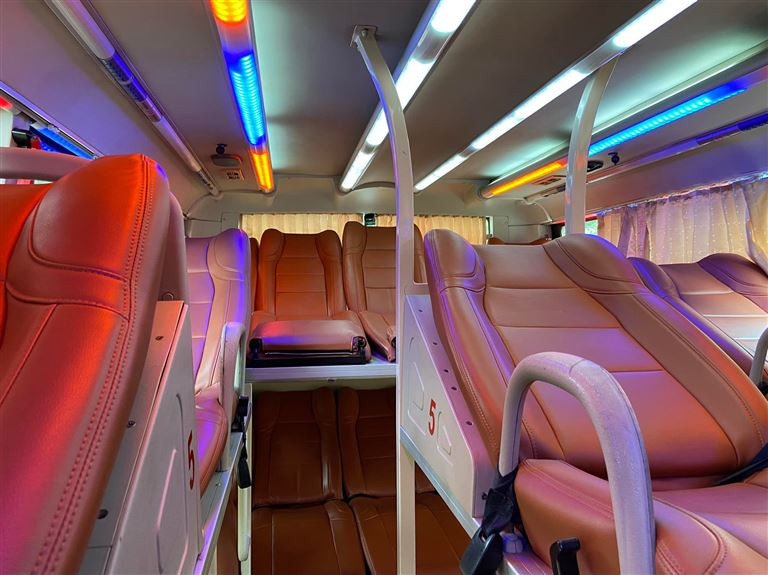 Ghế giường cao cấp êm ái trên xe khách Hải Vân Express