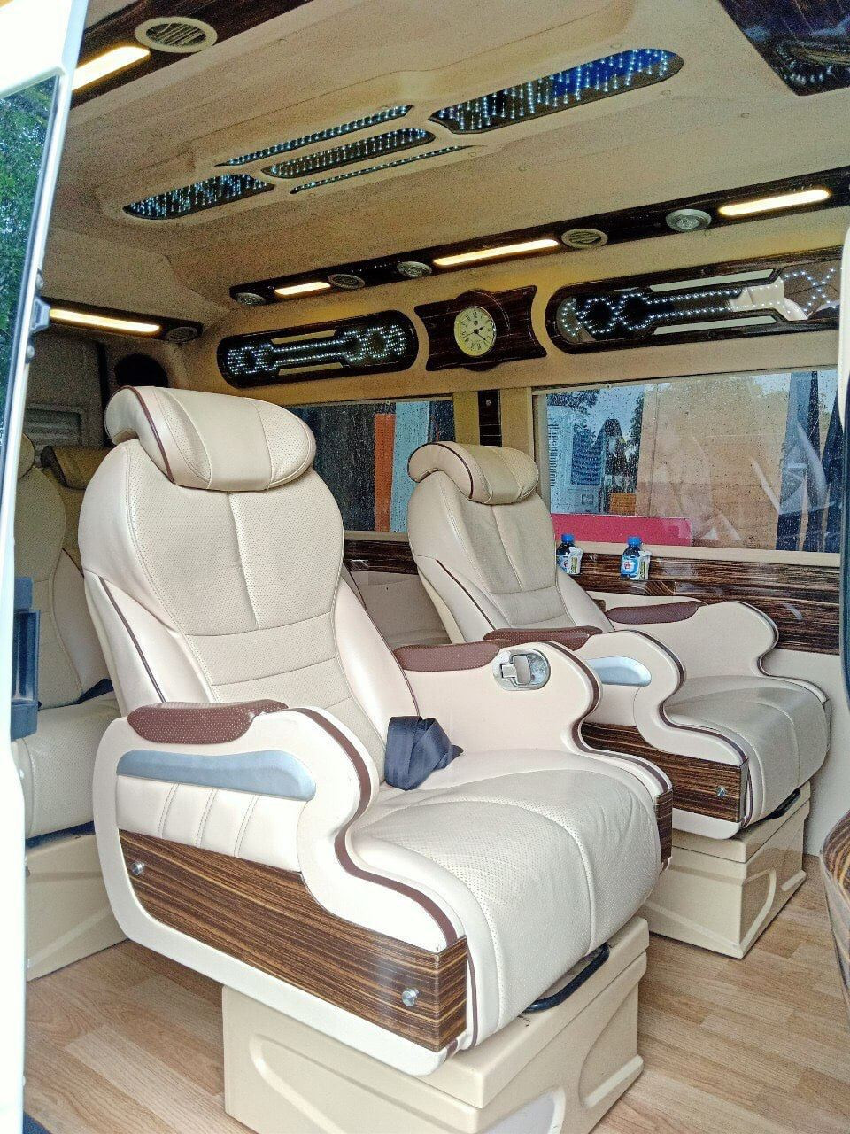 Ghế ngồi cao cấp trên xe limousine Saco Travel tuyến Tây Ninh