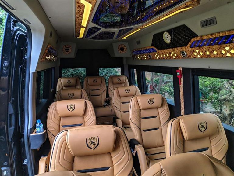 Ghế ngồi êm ái và tiện nghi trên xe Luxury Van Limousine
