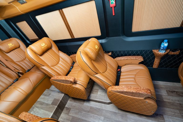 Ghế ngồi thoải mái trên xe Limousine tuyến Hà Nội Tam Chúc