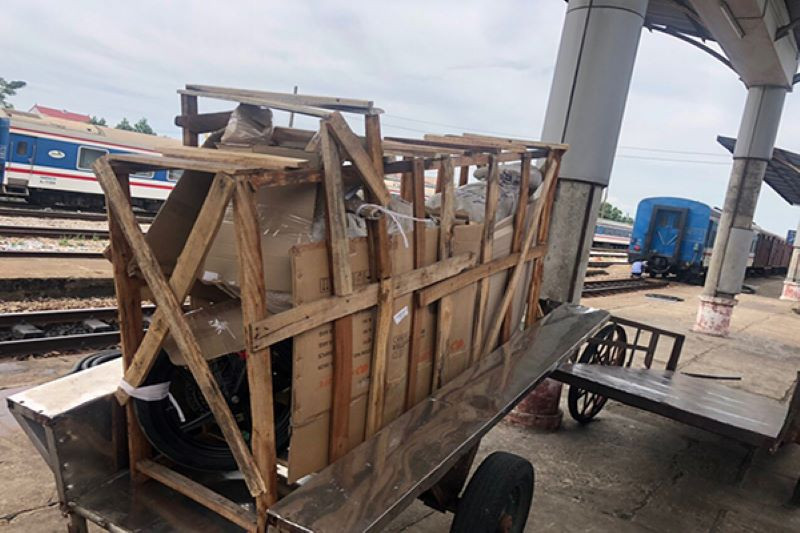 Giá gửi xe máy bằng tàu hỏa phụ thuộc vào loại xe và giá trị thực tế của phương tiện