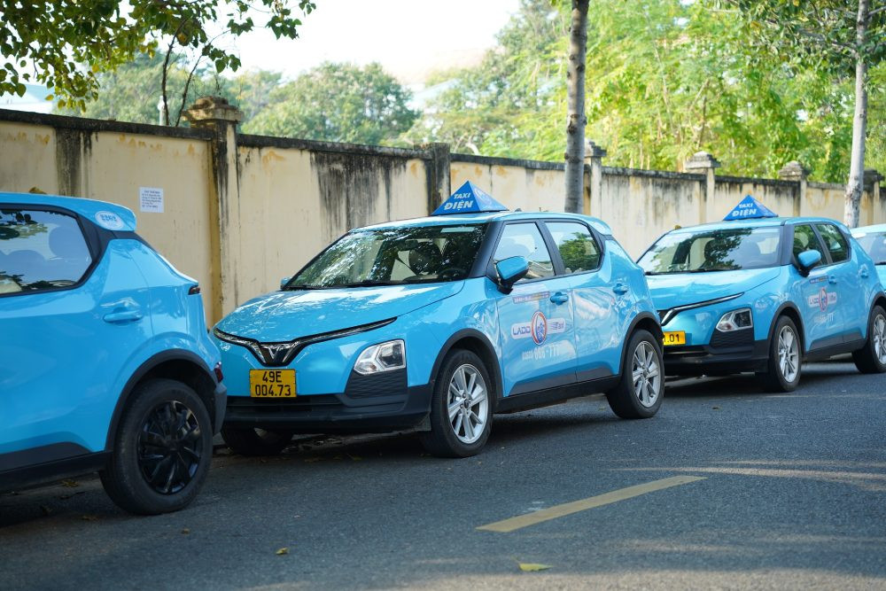 Giao diện ứng dụng đặt xe Taxi Lado, thể hiện sự tiện lợi khi đặt taxi Xuyên Mộc giá rẻ qua điện thoại