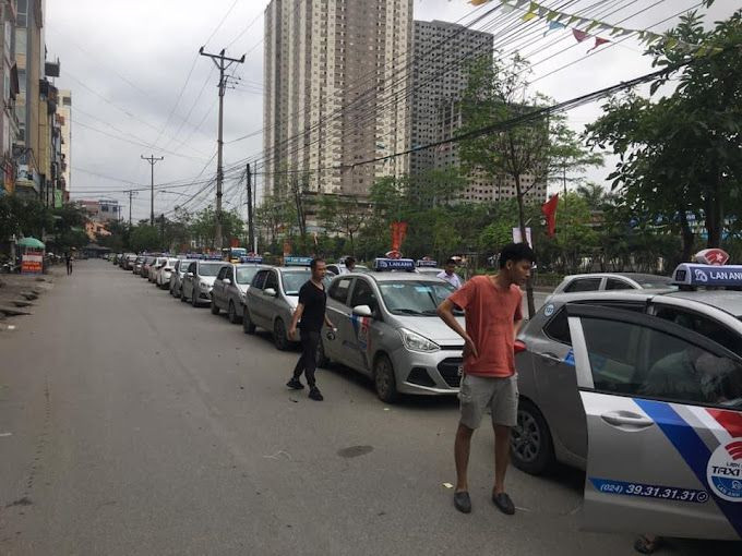 Giao diện ứng dụng di động hoặc màn hình tổng đài taxi Lan Anh Hoài Đức, thể hiện sự tiện lợi trong việc đặt xe.