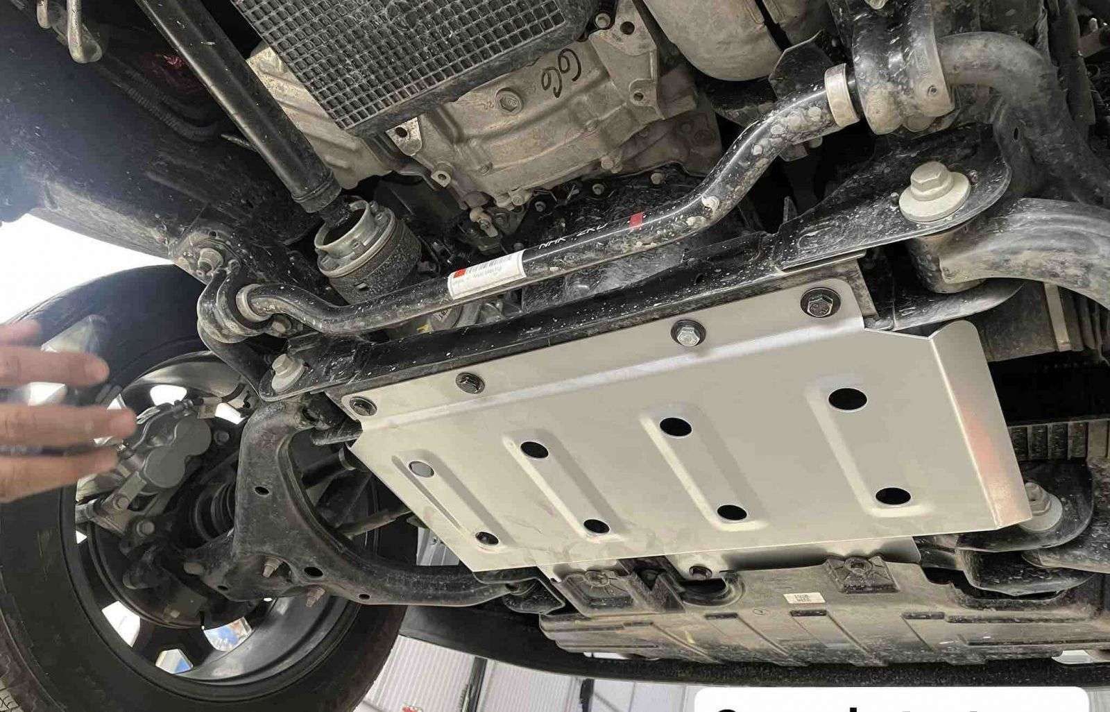 Giáp gầm bảo vệ thước lái cho Ford Everest 2023, tăng cường độ bền xe