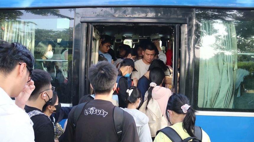 Giờ xe đến điểm dừng có thể thay đổi tùy theo lượng khách trong ngày