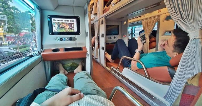 Giữ gìn vệ sinh trên xe Nhà xe Quang Hạnh