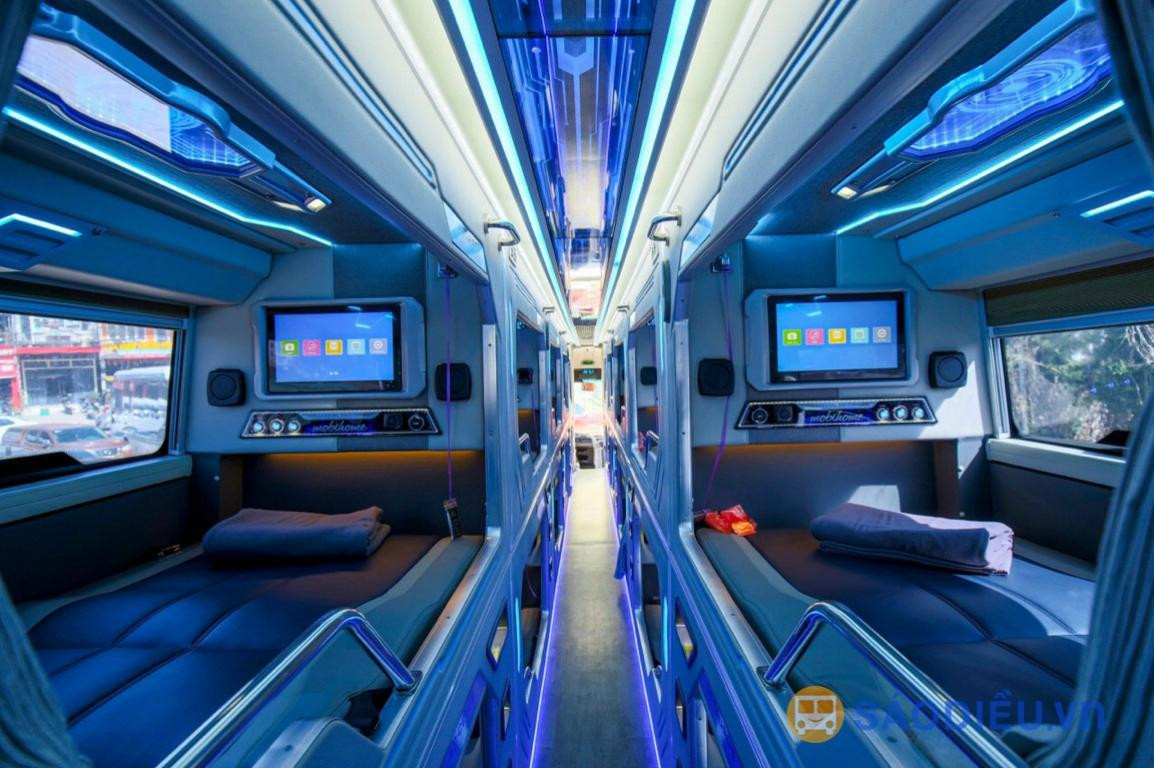 Giường massage mang lại trải nghiệm thư giãn trên xe Dương Vũ Limousine