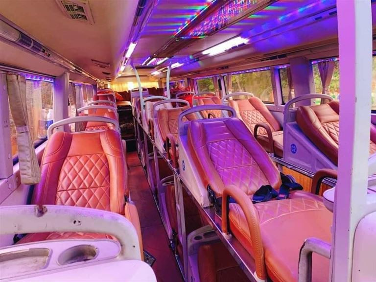 Giường nằm có đệm trên xe khách Gia Bảo đi Ninh Bình Phú Thú