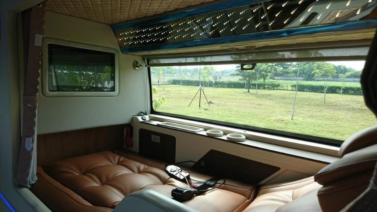 Giường nằm hiện đại bên trong xe khách Thành Nhân phục vụ tuyến Sài Gòn đi Vinh.