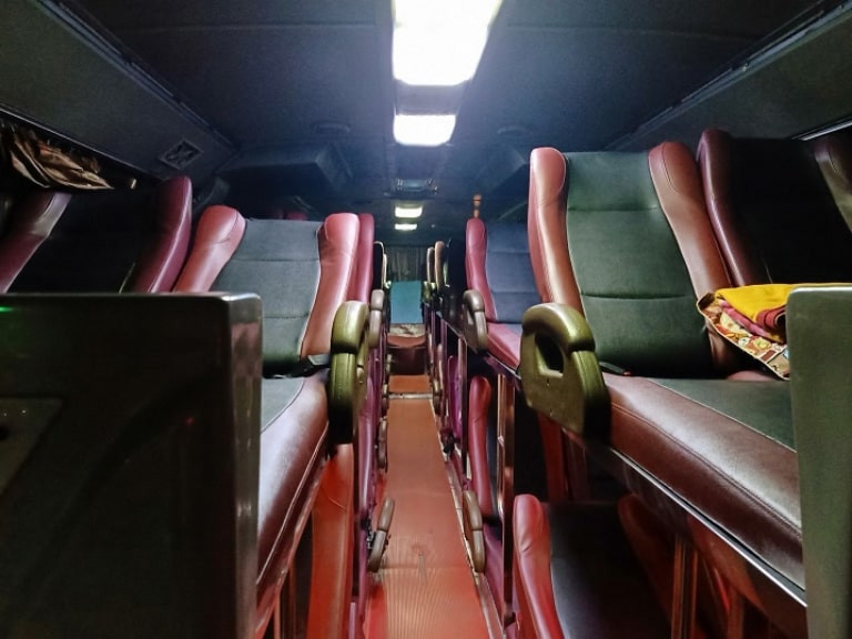 Giường nằm lót da cực xịn của xe Thanh Sang.