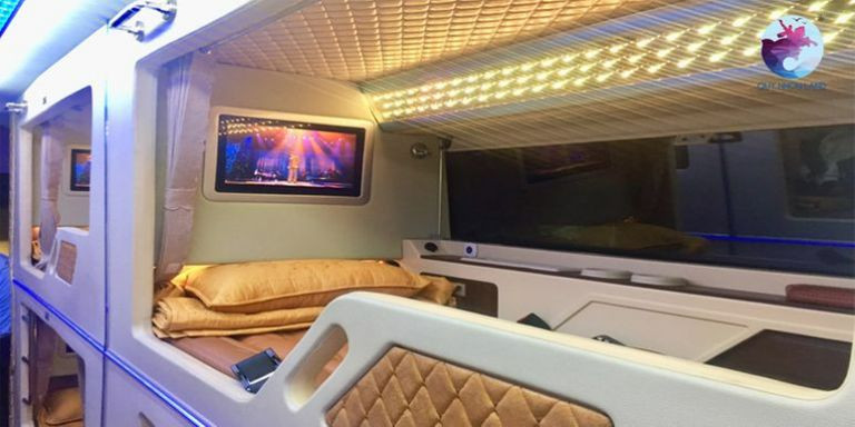 Giường nằm riêng tư trên xe khách Mận Tịnh