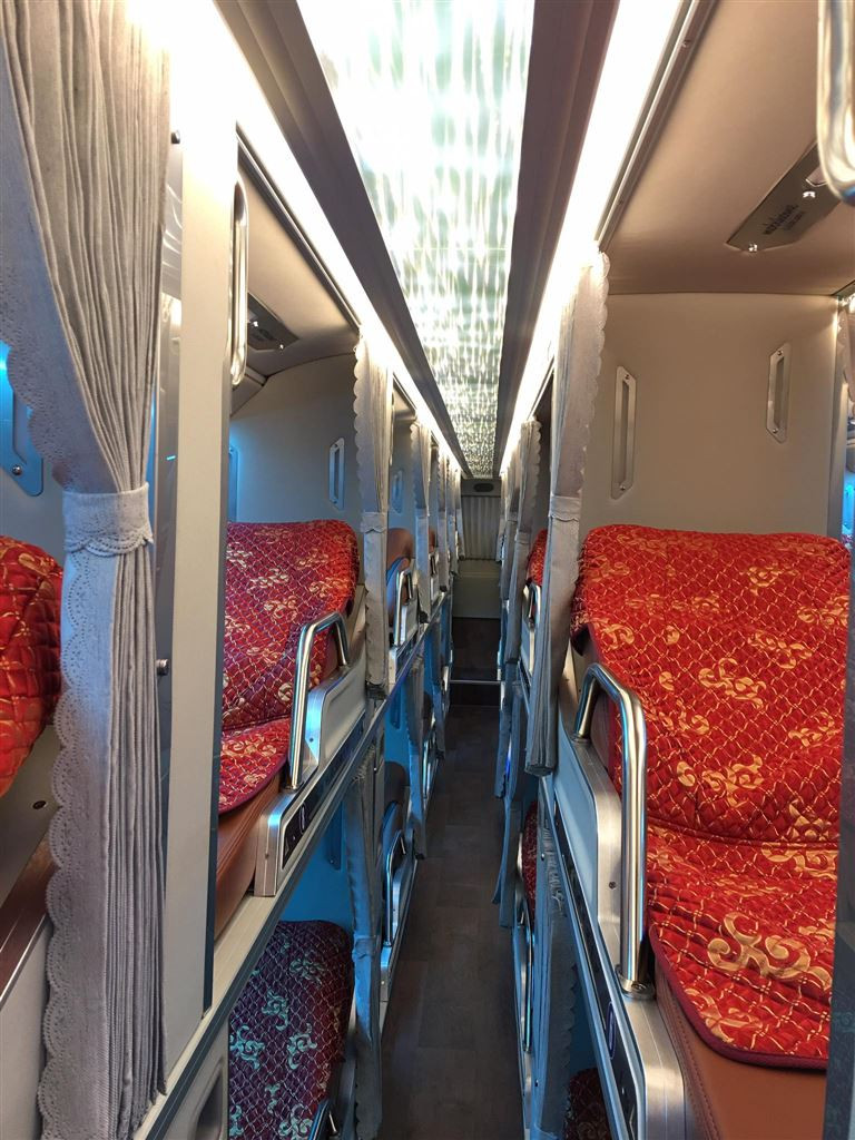 Giường nằm sạch sẽ và tiện nghi trên xe khách Khánh Hoàn