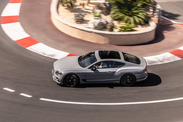 Góc nhìn tổng thể Bentley Continental GTC S mui trần màu trắng sang trọng