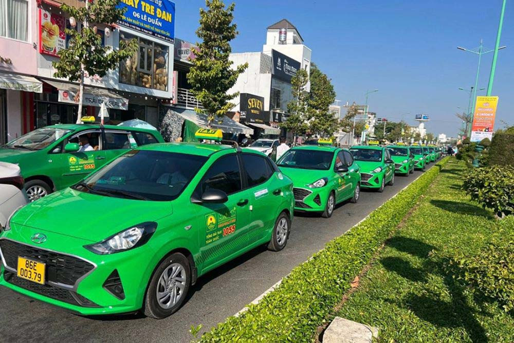 Gọi tới hotline 0274.3.725.888 để đặt xe Mai Linh nhanh chóng