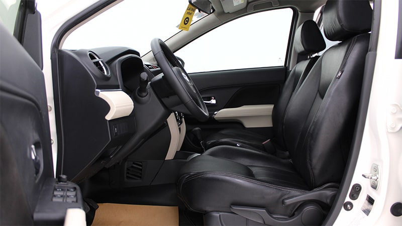 Hàng ghế thứ hai và không gian nội thất rộng rãi của Toyota Rush 2021, có thể gập gọn linh hoạt