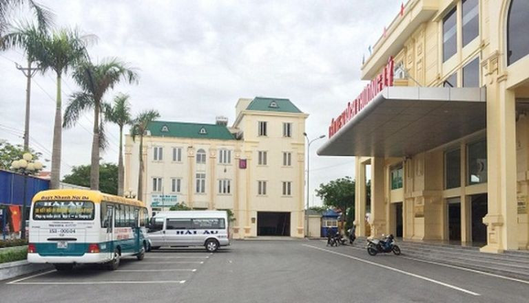 Hàng loạt xe khách chuẩn bị khởi hành từ Bến xe Thượng Lý