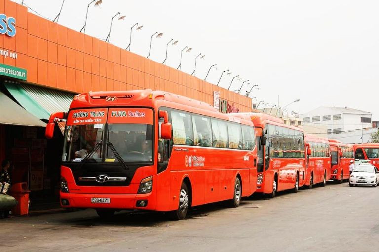 Hàng loạt xe khách giường nằm cao cấp tại bến xe Rạch Giá chuẩn bị đi miền Bắc
