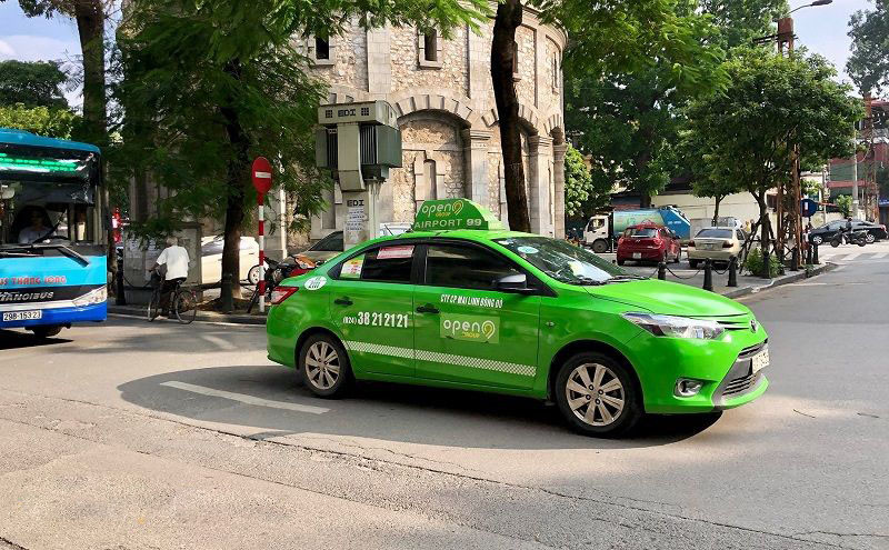 Hàng loạt xe Taxi Open 99 Thái Bình với màu sắc nổi bật