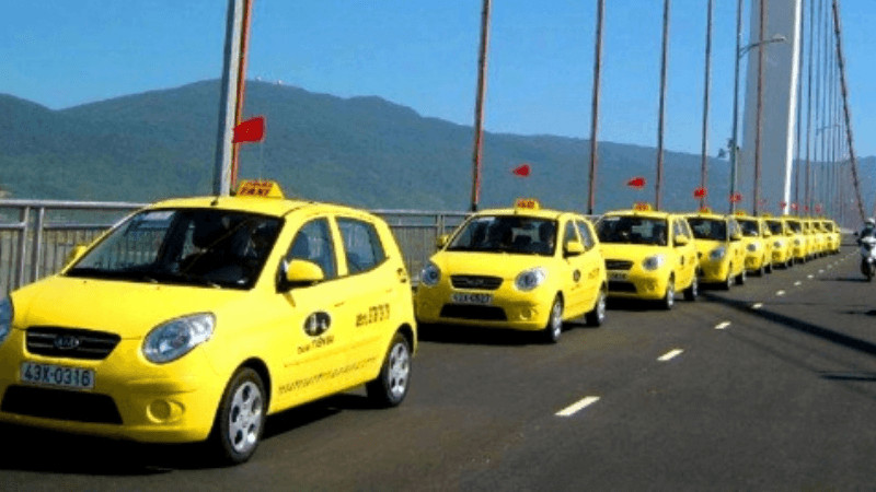 Hàng loạt xe taxi Tiên Sa Đắk Lắk với màu sắc và thương hiệu dễ nhận biết