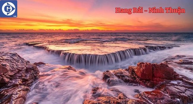 Hang Rái Với Những Khối Đá Kỳ Lạ