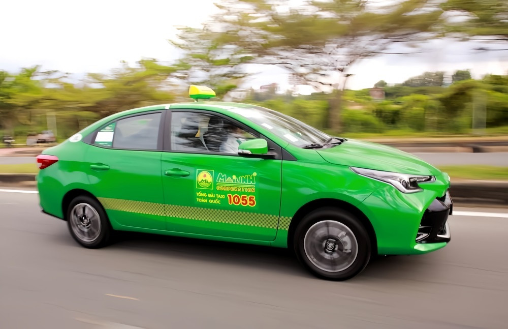 Hãng taxi Mai Linh với màu xanh lá đặc trưng