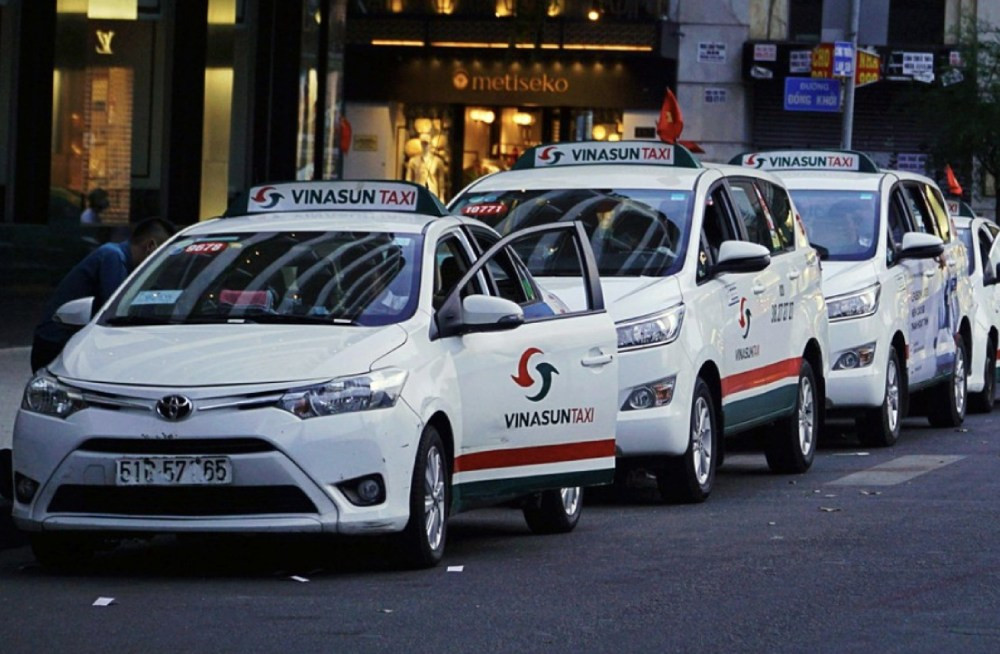 Hãng taxi Vinasun với xe tiêu chuẩn, phục vụ nhu cầu đi lại tại thành phố Đồng Xoài.
