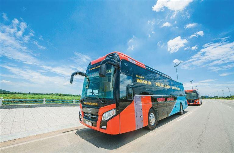 Hành khách chờ xe đi Huế tại Bến xe phía Nam Nha Trang