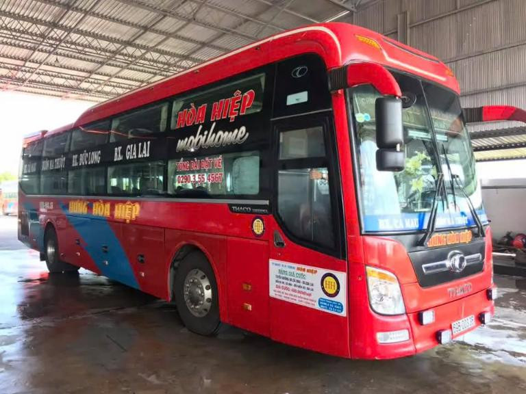 Hành khách chờ xe đi Vũng Tàu tại Bến xe Vĩnh Long