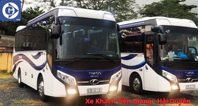 Hành khách chuẩn bị lên xe khách tại bến xe Tiền Giang