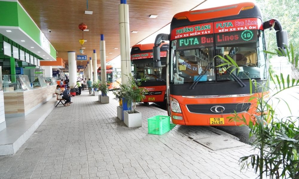 Hành khách có thể dễ dàng liên hệ nhà xe Phương Trang qua nhiều kênh, từ tổng đài đến mạng xã hội