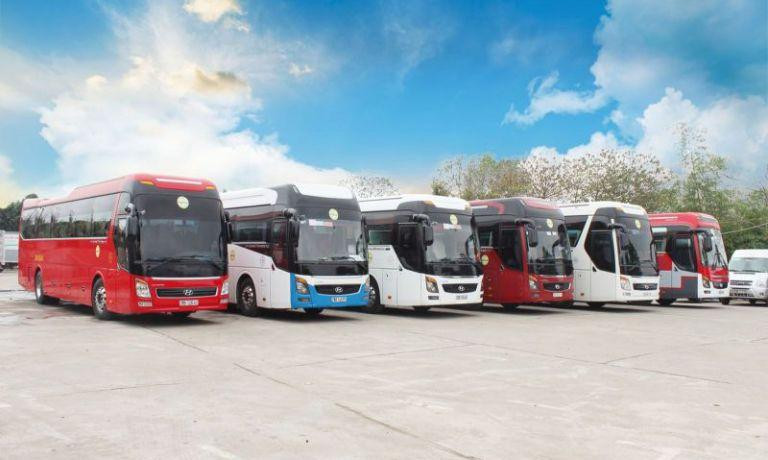 Hành khách nghỉ ngơi trên xe giường nằm xuất phát từ Bến xe Sơn La