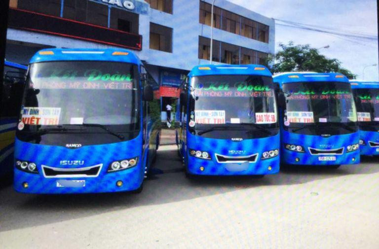 Hành khách ngồi trên xe khách Nhà Xe Kết Đoàn