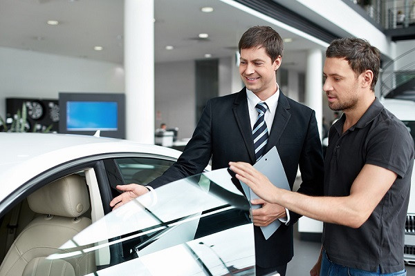 Hành khách sử dụng dịch vụ đưa đón công tác bằng xe taxi