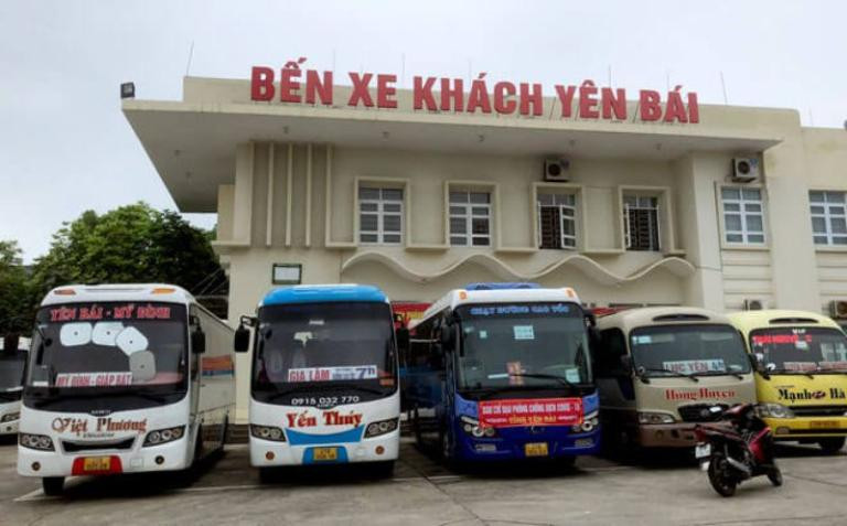 Hành khách tại khu vực sảnh chờ Bến xe Yên Bái