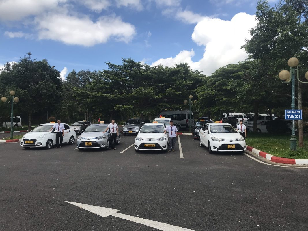 Hành khách thoải mái trên xe tổng đài taxi BMT