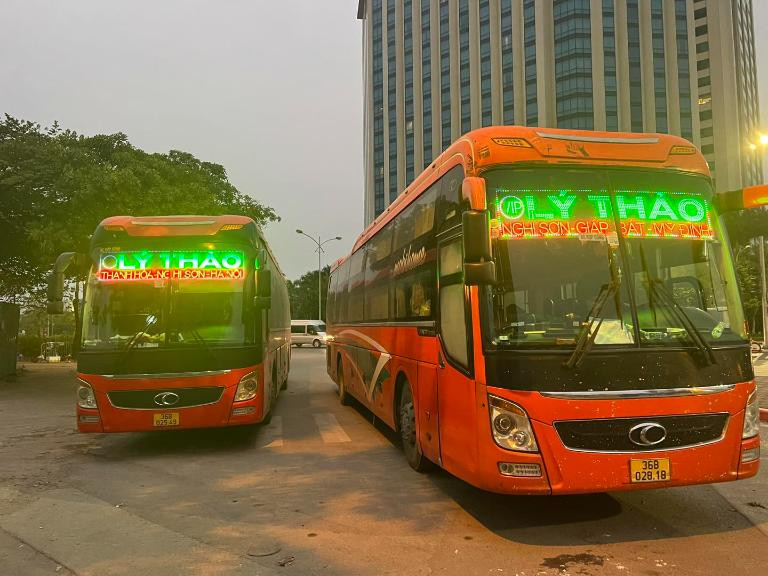 Hành khách trải nghiệm dịch vụ xe giường nằm hiện đại của nhà xe Lý Thảo trên tuyến Hà Nội Thanh Hoá